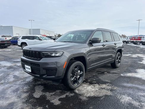 New 2025 Jeep Grand Cherokee L Altitude image 3