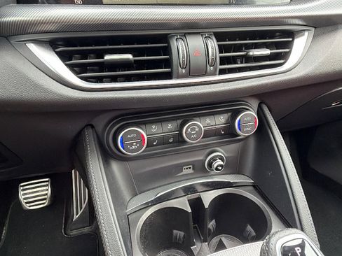 Used 2024 Alfa Romeo Stelvio Veloce AWD/4WD image 34