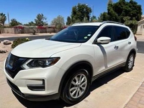 Used 2017 Nissan Rogue SV FWD image 2