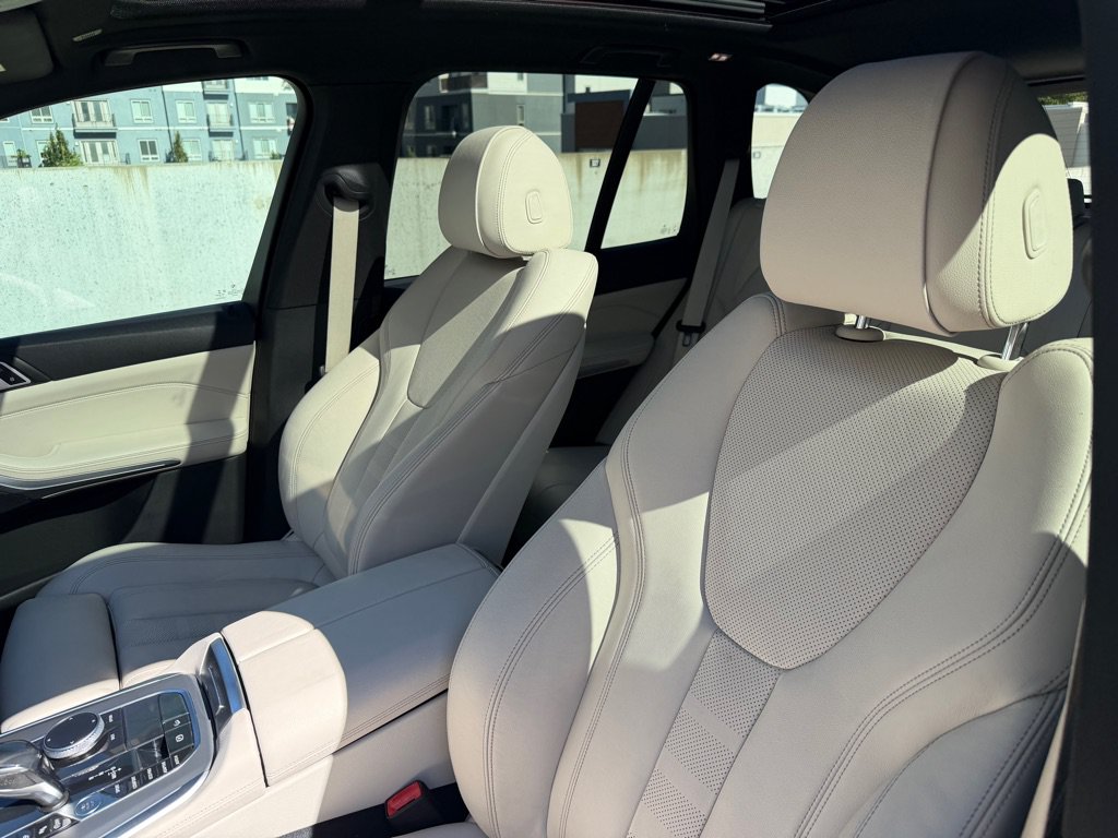 Used 2022 BMW X5 xDrive40i w/ M Sport Package AWD/4WD image 16