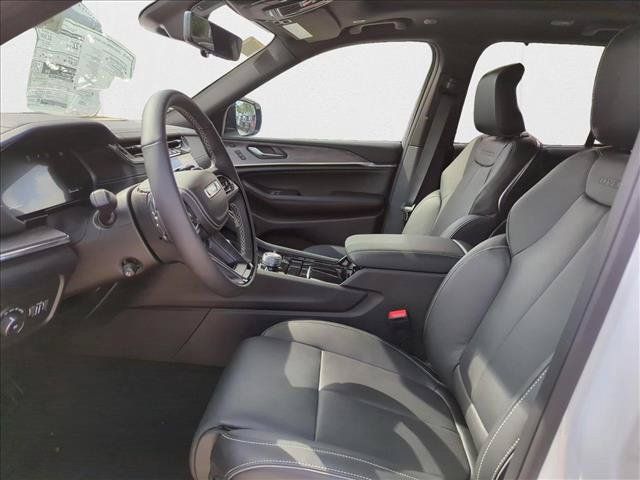 New 2025 Jeep Grand Cherokee Overland w/ Adv Protech Group III AWD/4WD image 4