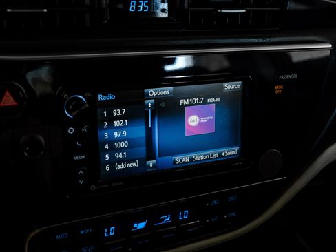 Used 2018 Toyota Corolla iM FWD image 24