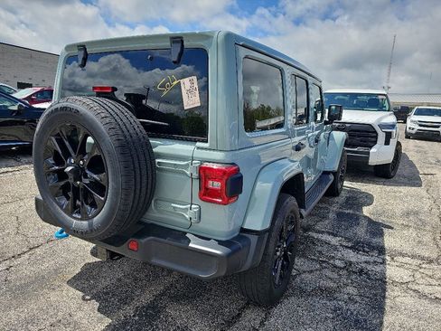 Used 2024 Jeep Wrangler Unlimited Sahara w/ Technology Group AWD/4WD image 15