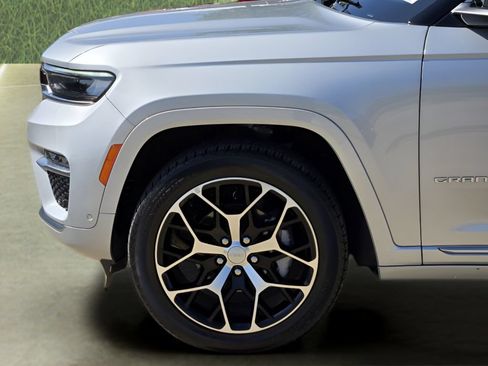 Used 2025 Jeep Grand Cherokee Summit AWD/4WD image 10