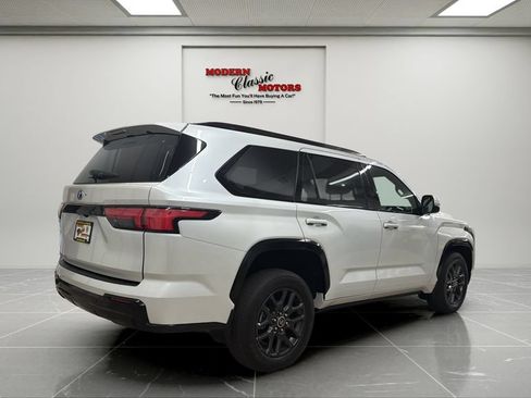 Used 2023 Toyota Sequoia Platinum AWD/4WD image 5