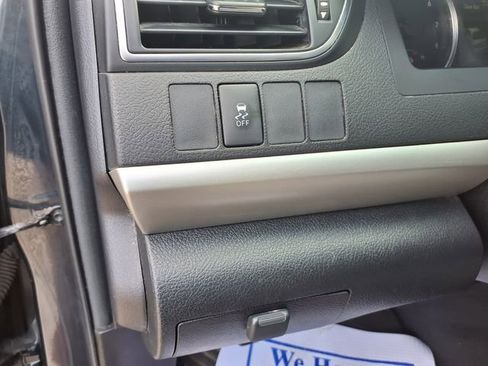 Used 2017 Toyota Camry SE w/ Moonroof Package FWD image 29
