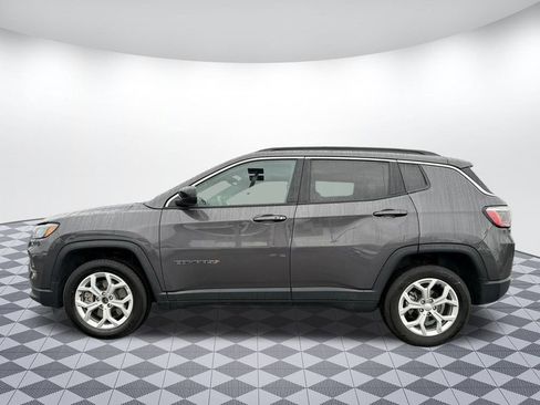 Used 2024 Jeep Compass Latitude image 4
