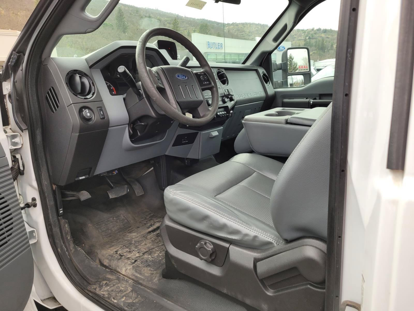 Used 2016 Ford F550 2WD Regular Cab Super Duty image 10