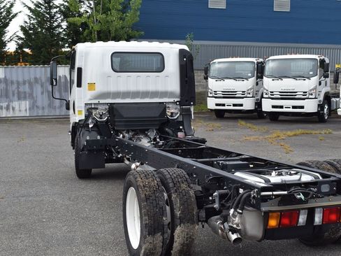 New 2025 Isuzu NPR image 5