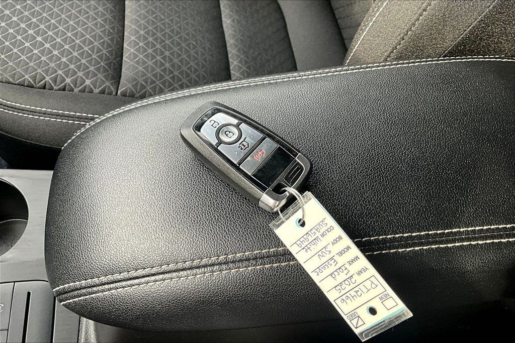 Used 2025 Ford Escape Active FWD image 37