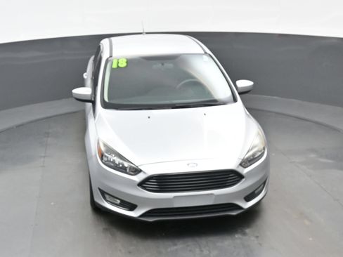 Used 2018 Ford Focus SE w/ SE Appearance Package FWD image 38