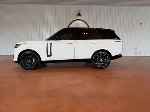 Used 2022 Land Rover Range Rover SE AWD/4WD image 3