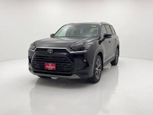 Used 2026 Toyota Grand Highlander AWD image 9