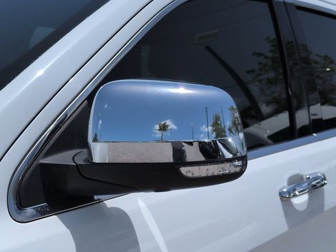 Used 2018 Jeep Grand Cherokee Overland RWD image 12