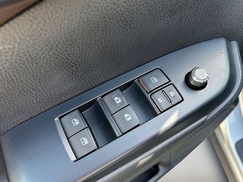 Used 2019 Toyota Highlander XLE AWD/4WD image 21