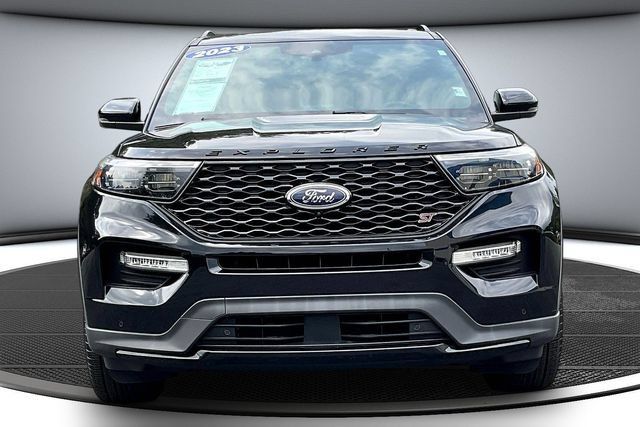 Used 2023 Ford Explorer ST w/ Equipment Group 401A AWD/4WD image 2