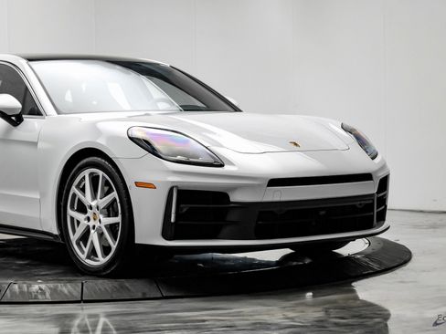 Used 2025 Porsche Panamera w/ Premium Package image 22