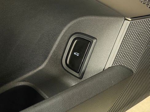 Used 2024 Cadillac Lyriq Tech RWD image 19