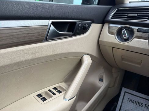 Used 2018 Volkswagen Passat 2.0T SE image 17