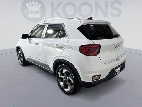 Used 2022 Hyundai Venue SEL FWD image 14