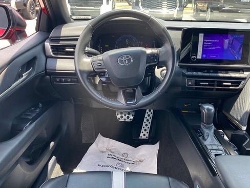 Used 2025 Toyota Camry SE FWD image 10