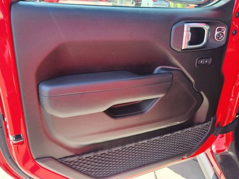 Used 2024 Jeep Gladiator Rubicon w/ Convenience Group image 7