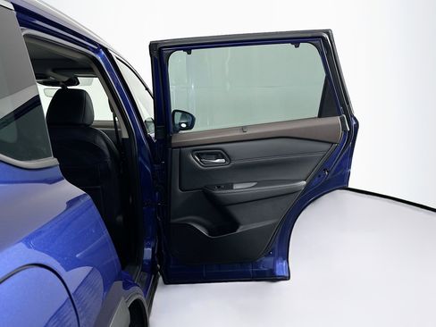 Used 2023 Nissan Rogue SL w/ SL Premium Package image 31