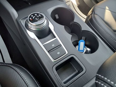 New 2026 Ford Escape SE w/ PHEV Premium Package FWD image 24
