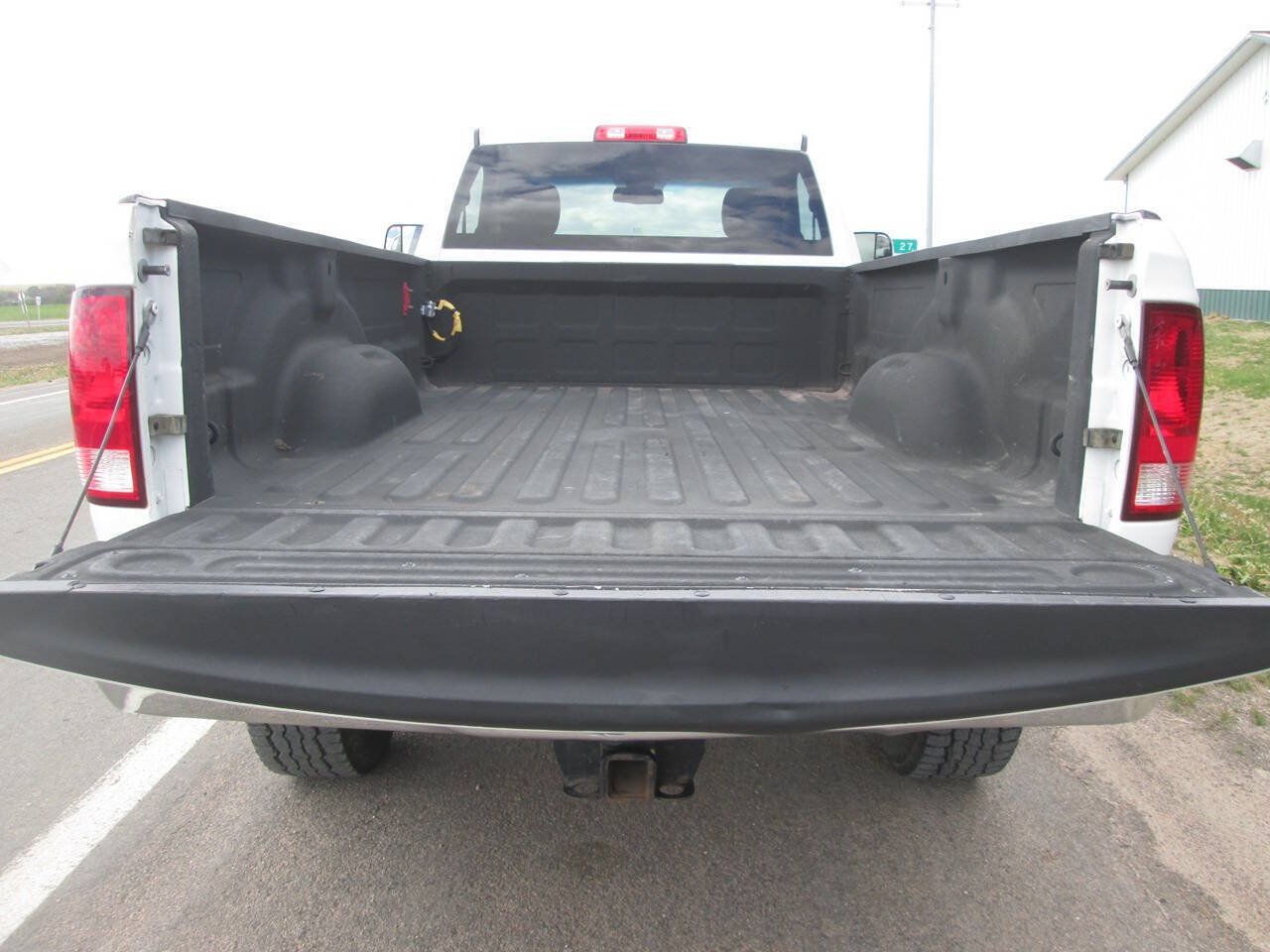 Used 2017 RAM 3500 Tradesman w/ Chrome Appearance Group AWD/4WD image 9