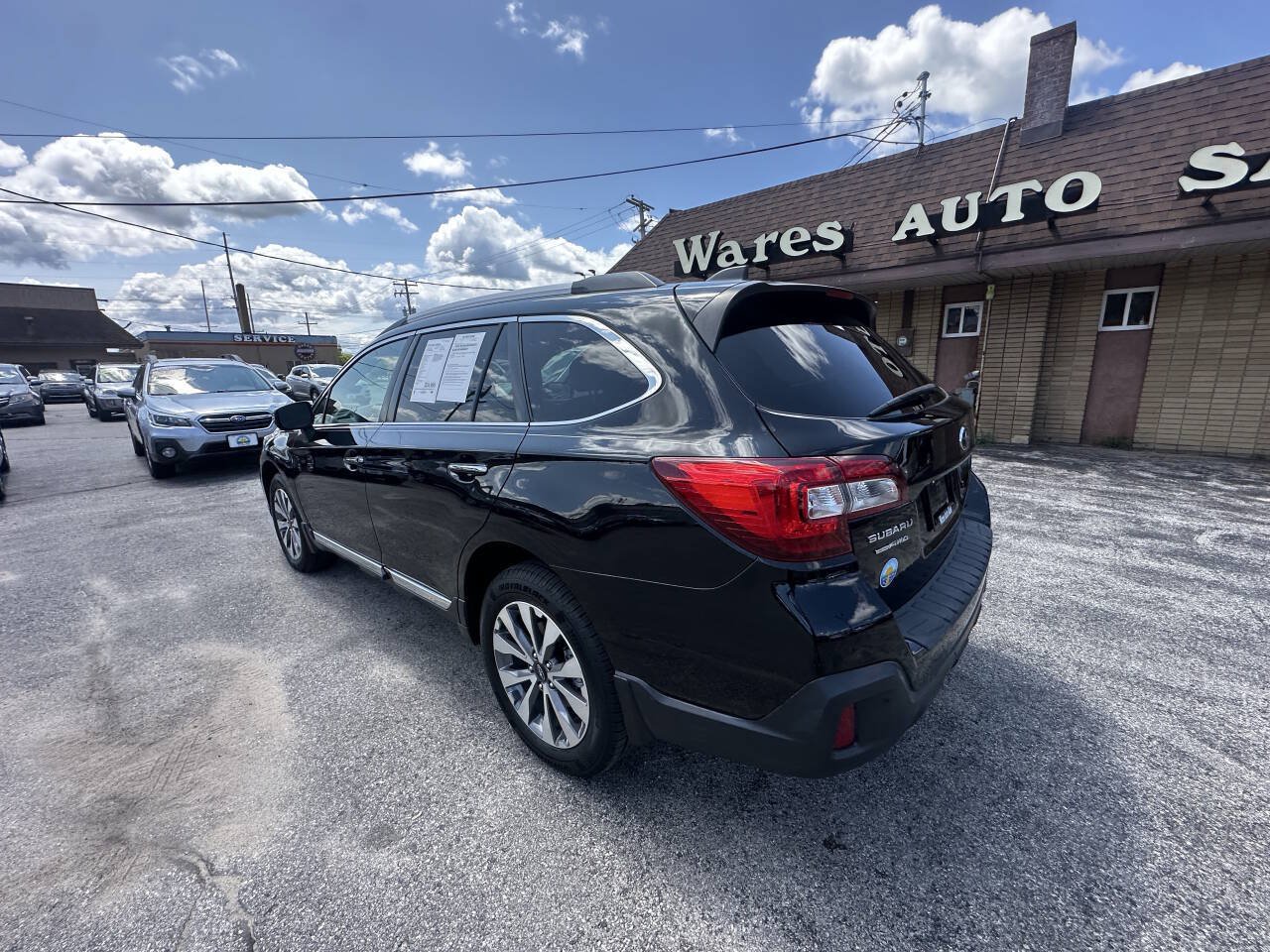 Used 2018 Subaru Outback 3.6R Touring AWD/4WD image 16