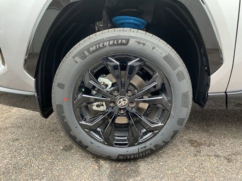 New 2025 Toyota RAV4 SE image 31