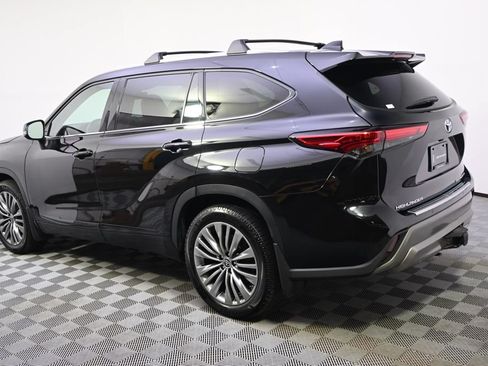 Used 2021 Toyota Highlander Platinum AWD/4WD image 3