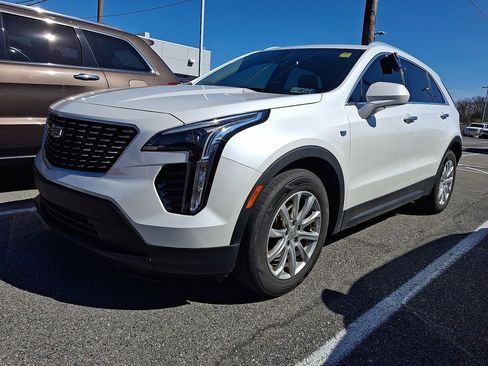 Used 2019 Cadillac XT4 Luxury w/ Cold Weather Package image 2
