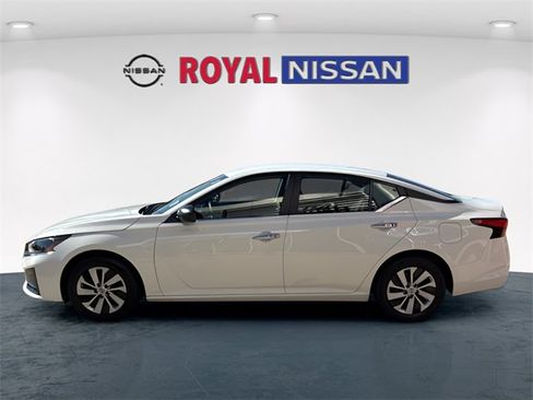 Used 2025 Nissan Altima 2.5 S image 4