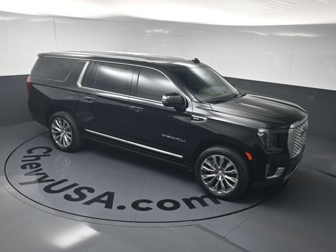 Used 2021 GMC Yukon XL Denali w/ Denali Premium Package AWD/4WD image 33