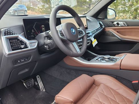 New 2026 BMW X5 xDrive50e image 9
