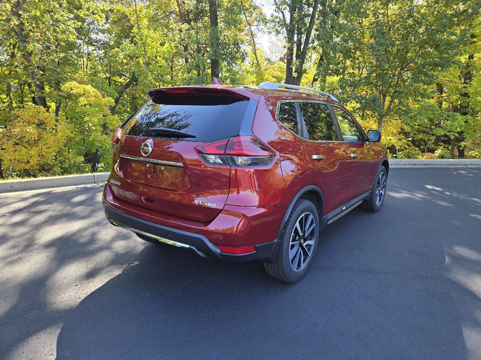 Used 2019 Nissan Rogue SL w/ Premium Package AWD/4WD image 3