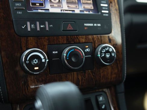 Used 2014 Chevrolet Traverse LT w/ All-Star Edition AWD/4WD image 9