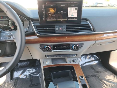 Used 2022 Audi Q5 2.0T Prestige w/ Prestige Package image 21