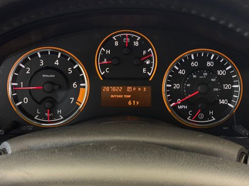 Used 2015 Nissan Armada Platinum image 21