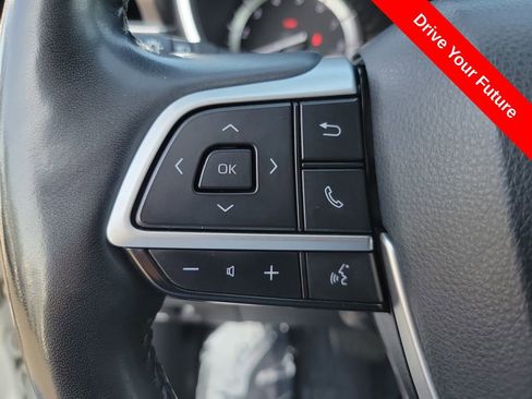 Used 2022 Toyota Highlander Limited FWD image 6