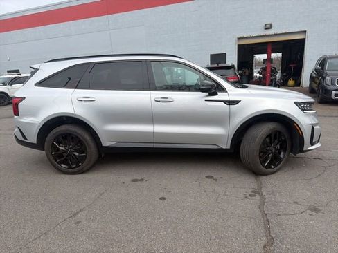 Certified 2022 Kia Sorento SX image 2