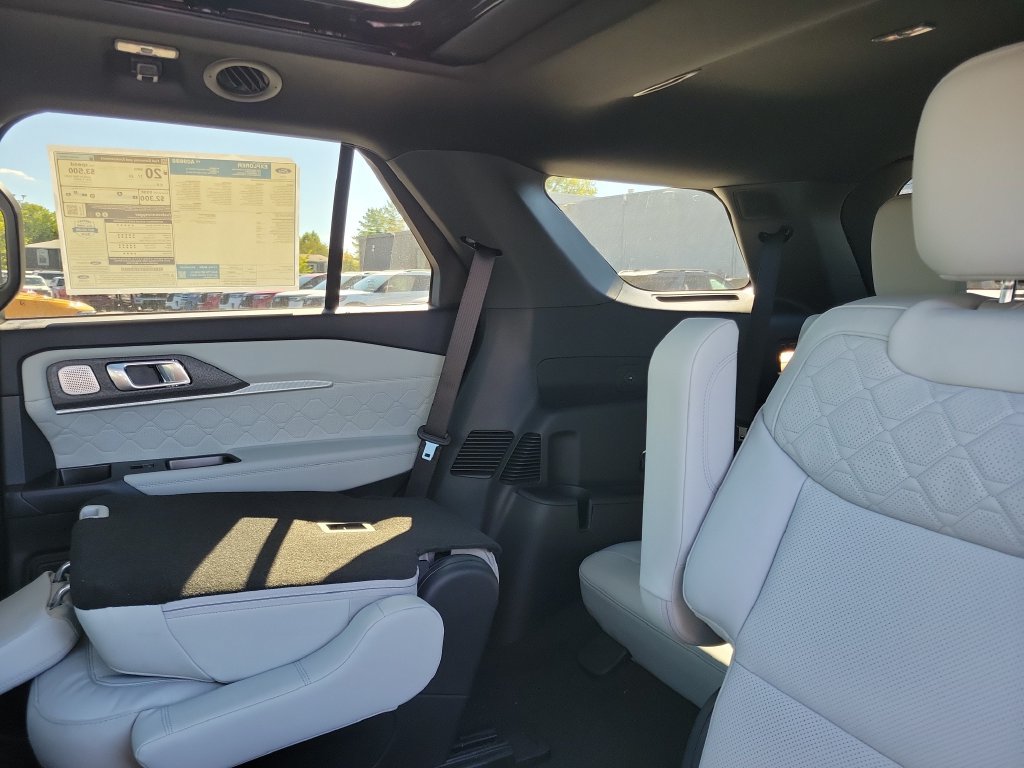 New 2027 Ford Explorer Platinum w/ 3.0L Ultimate Package AWD/4WD image 17