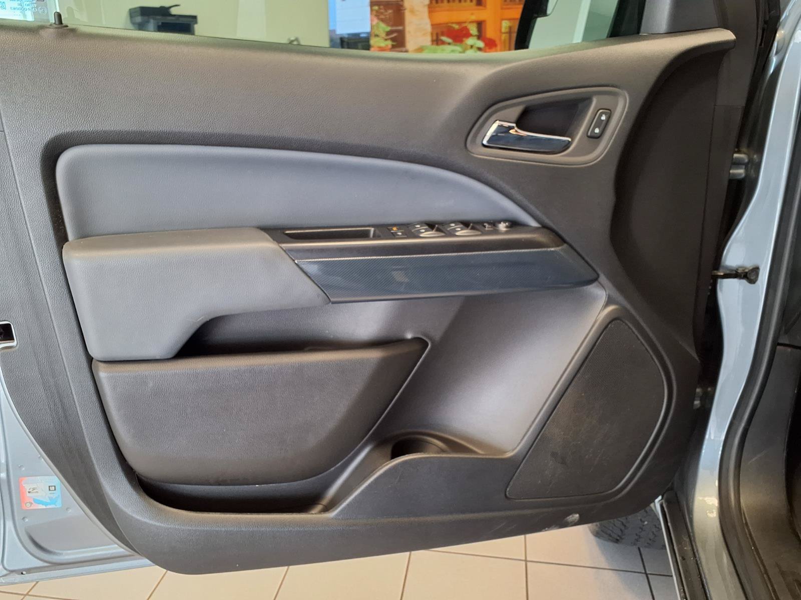 Used 2022 Chevrolet Colorado Z71 AWD/4WD image 21