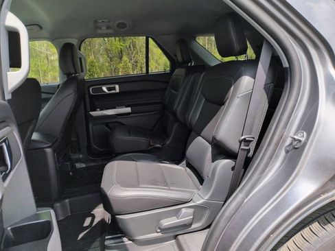 Used 2024 Ford Explorer XLT w/ Equipment Group 202A AWD/4WD image 15
