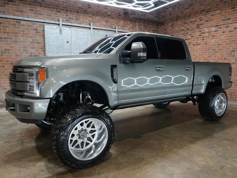 Used 2019 Ford F250 Platinum w/ Platinum Ultimate Package image 8