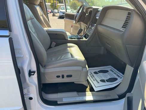 Used 2015 Lincoln Navigator 2WD image 15