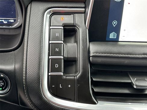 Used 2023 Chevrolet Suburban Premier image 16