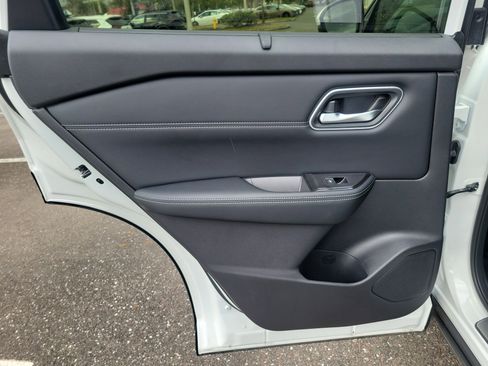 New 2026 Nissan Rogue Platinum w/ Tech Package AWD/4WD image 13