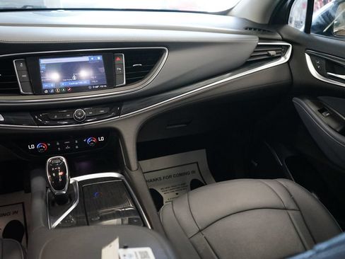 Used 2020 Buick Enclave Essence w/ Sound and Sites Package AWD/4WD image 13